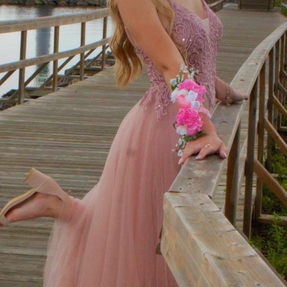 PROM DRESS - Picture 9 of 10